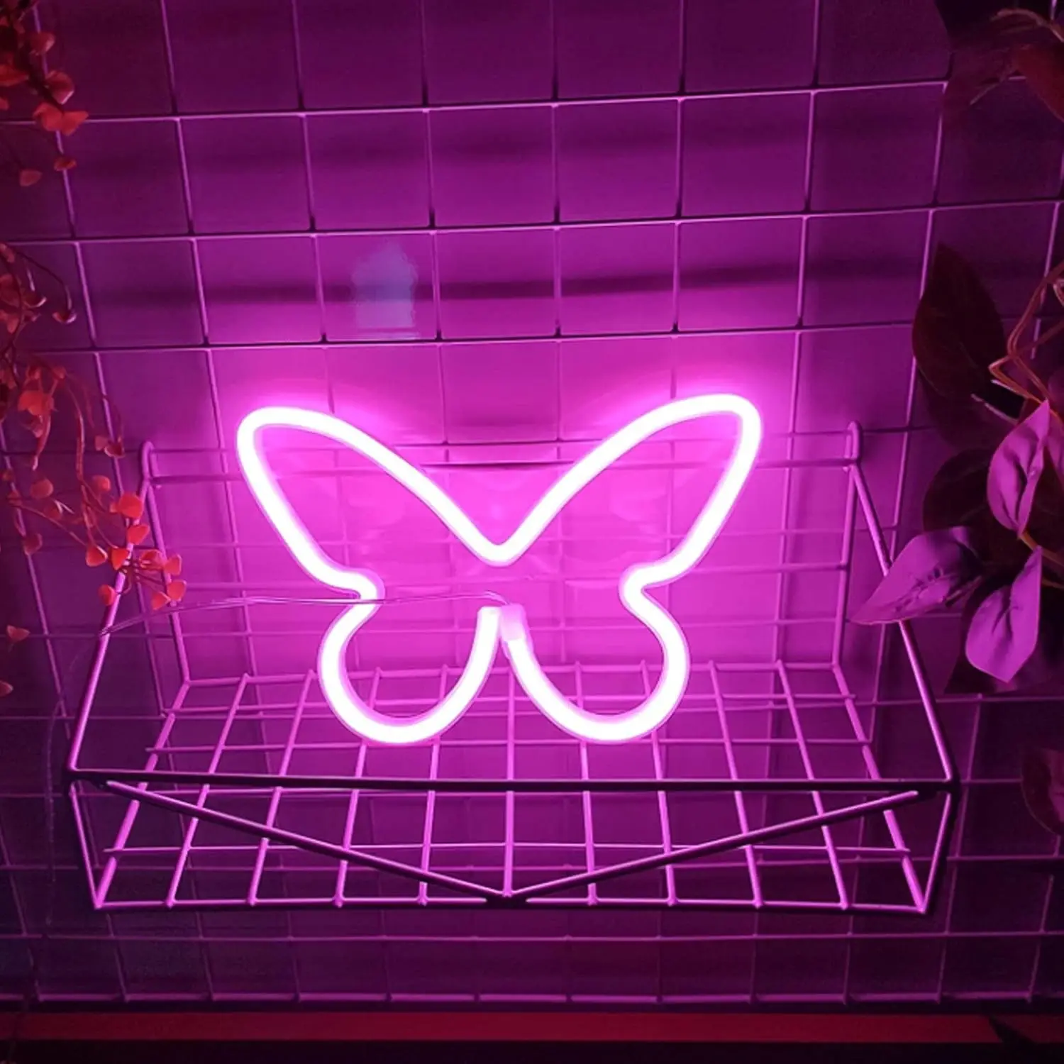 Купити Настінний неоновий світильник нічник Метелик рожевий за 299 грн