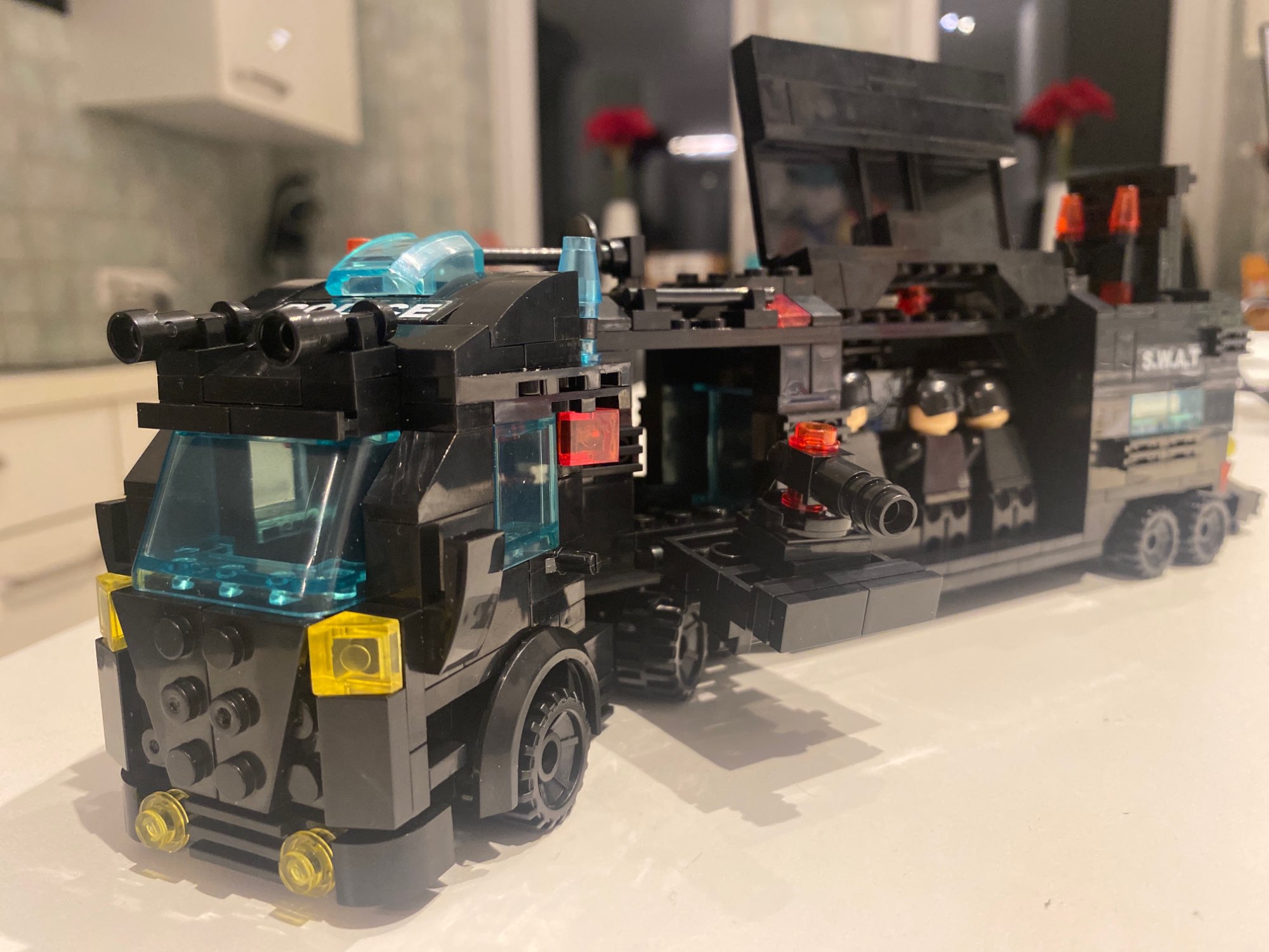 Купити Конструктор міська поліція 8в3 (Lego) SWAT (454 деталей) за 440 грн