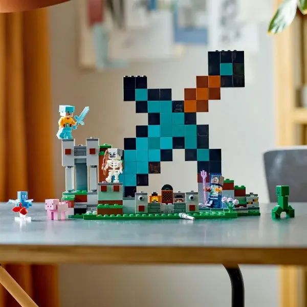 Купити Конструктор Minecraft Форпост із мечем 573 деталі My World за 890 грн