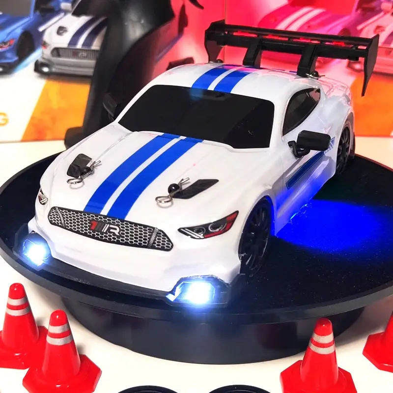 Купити Машинка для дрифта на радіокеруванні 1:24 Ford Mustang 4WD з підсвіткою біла за 899 грн